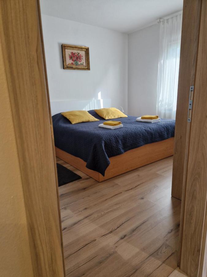 Appartamento Medeni Apartma Pivka Esterno foto